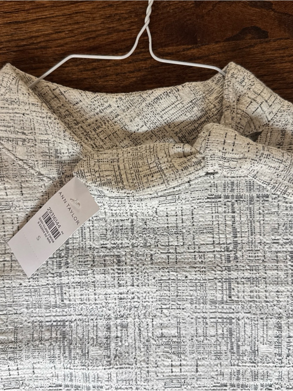 NWT Ann Taylor Gray & Cream Textured Cotton Blend Skirt & Top Suit. Size Small - Picture 4 of 10